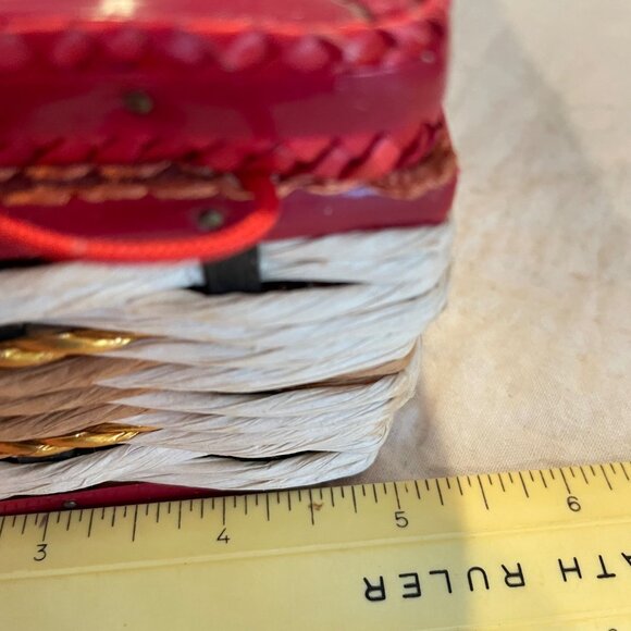 Unique Vintage Sewing Box with some Sewing Notions - Picture 14 of 15